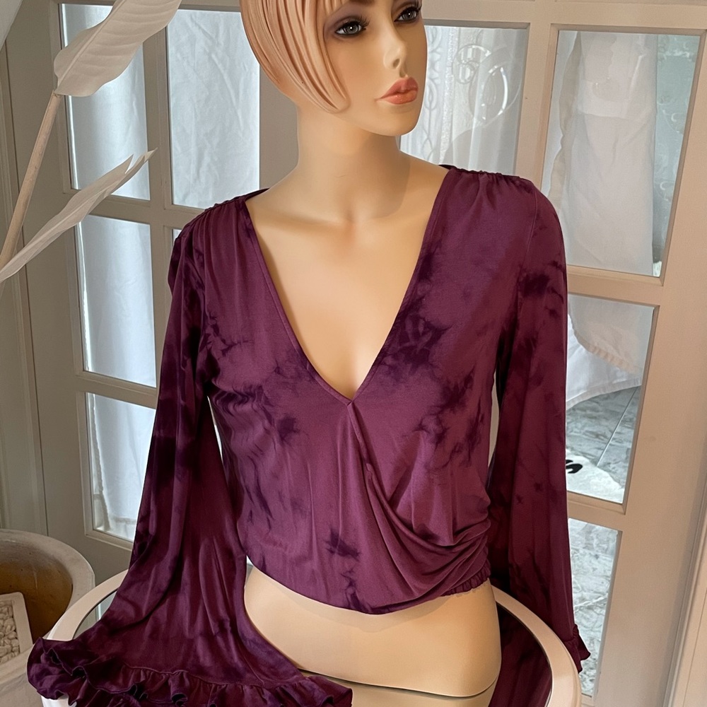 Tie-dye extreme bell sleeve elastic waist top sz M